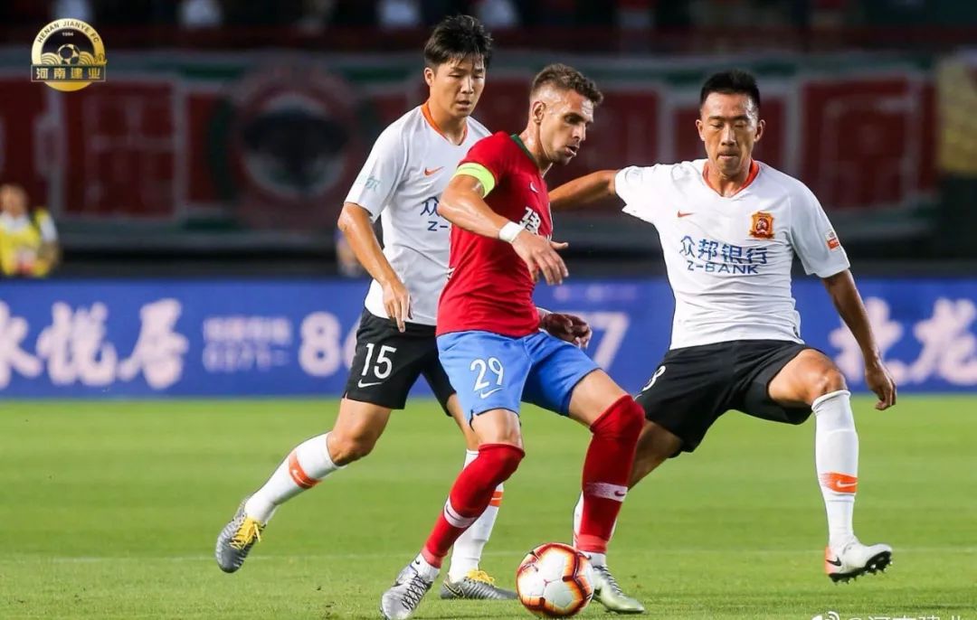 河南建业遭遇主场失利，战绩陷入低谷的简单介绍