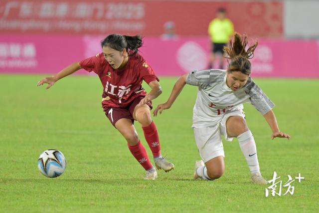 包含重大揭秘:女足赛场冠军争夺赛情揭晓的词条 包含重大揭秘:女足赛场冠军争夺赛情揭晓的词条