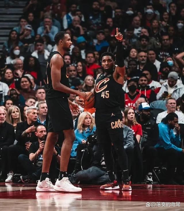 爵士负热火，米切尔高效表现力挽狂澜的简单介绍