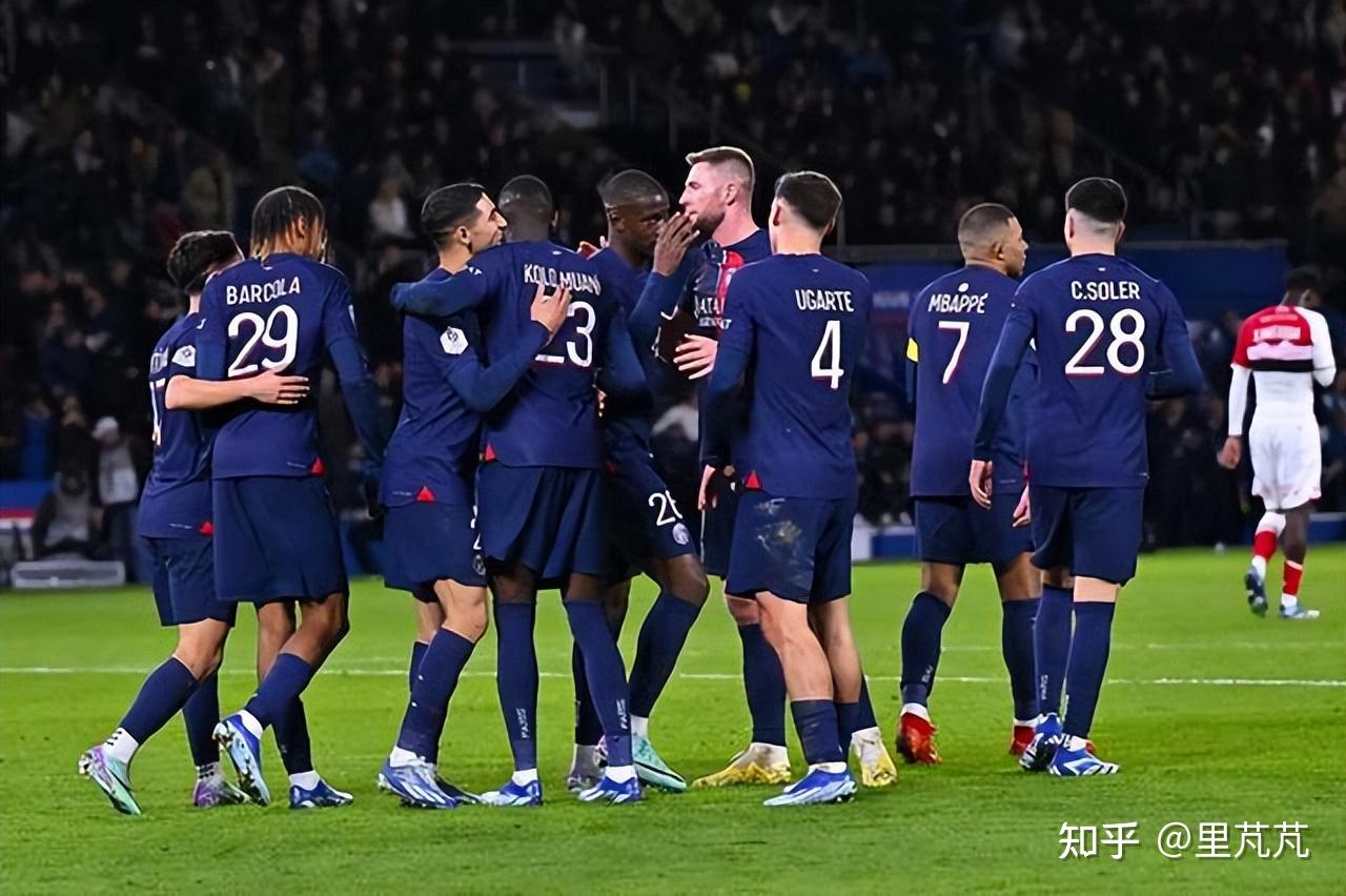 包含摩纳哥客场逼平巴黎圣日耳曼，领先优势缩小的词条