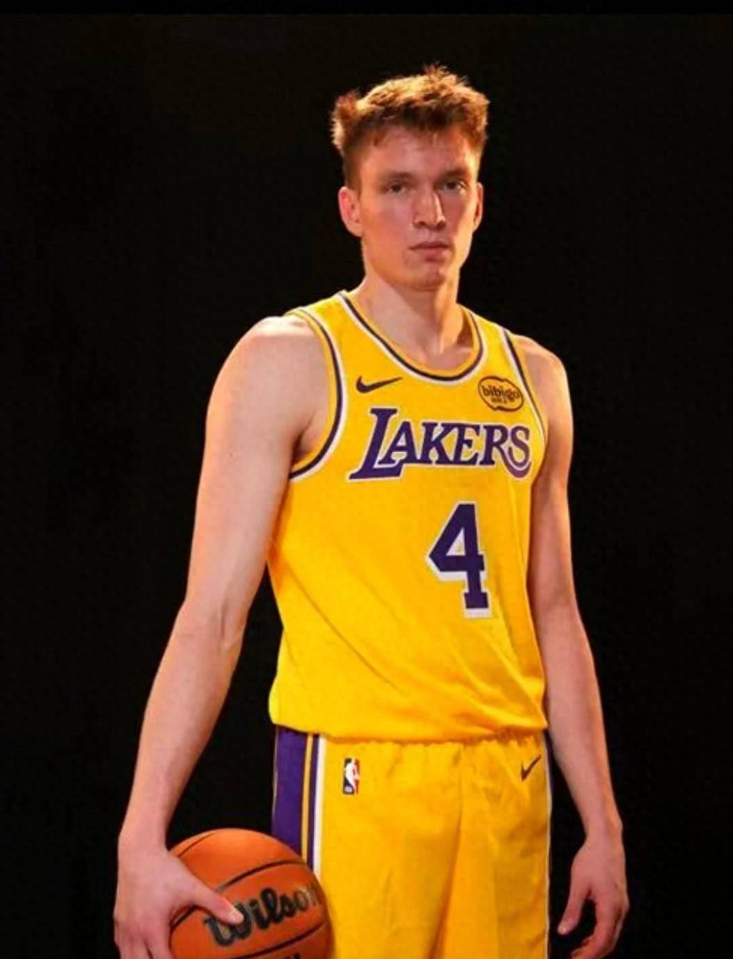 加拿大队新秀被誉为足坛新星的简单介绍