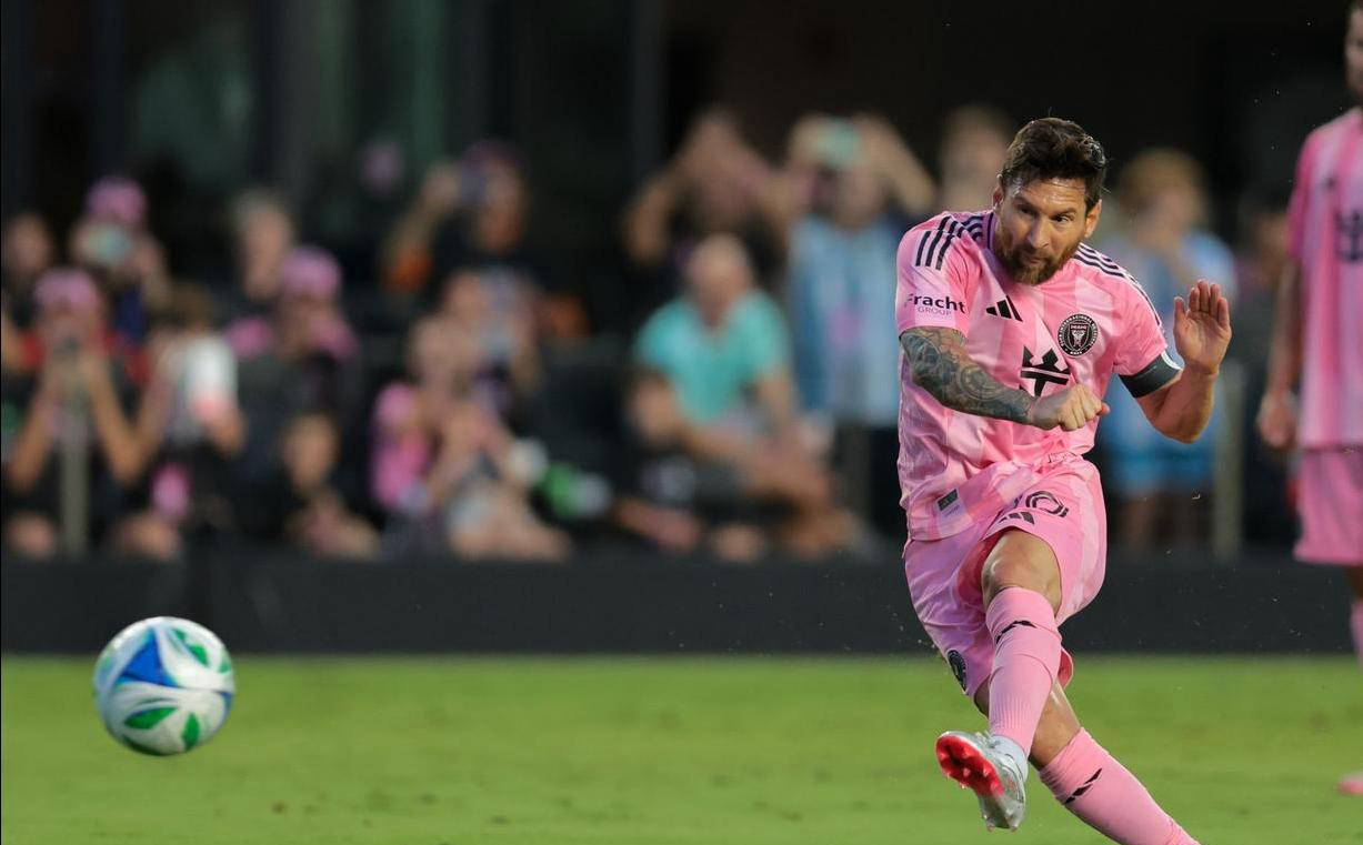 梅西率队轻松取胜，巴萨升至积分榜第三