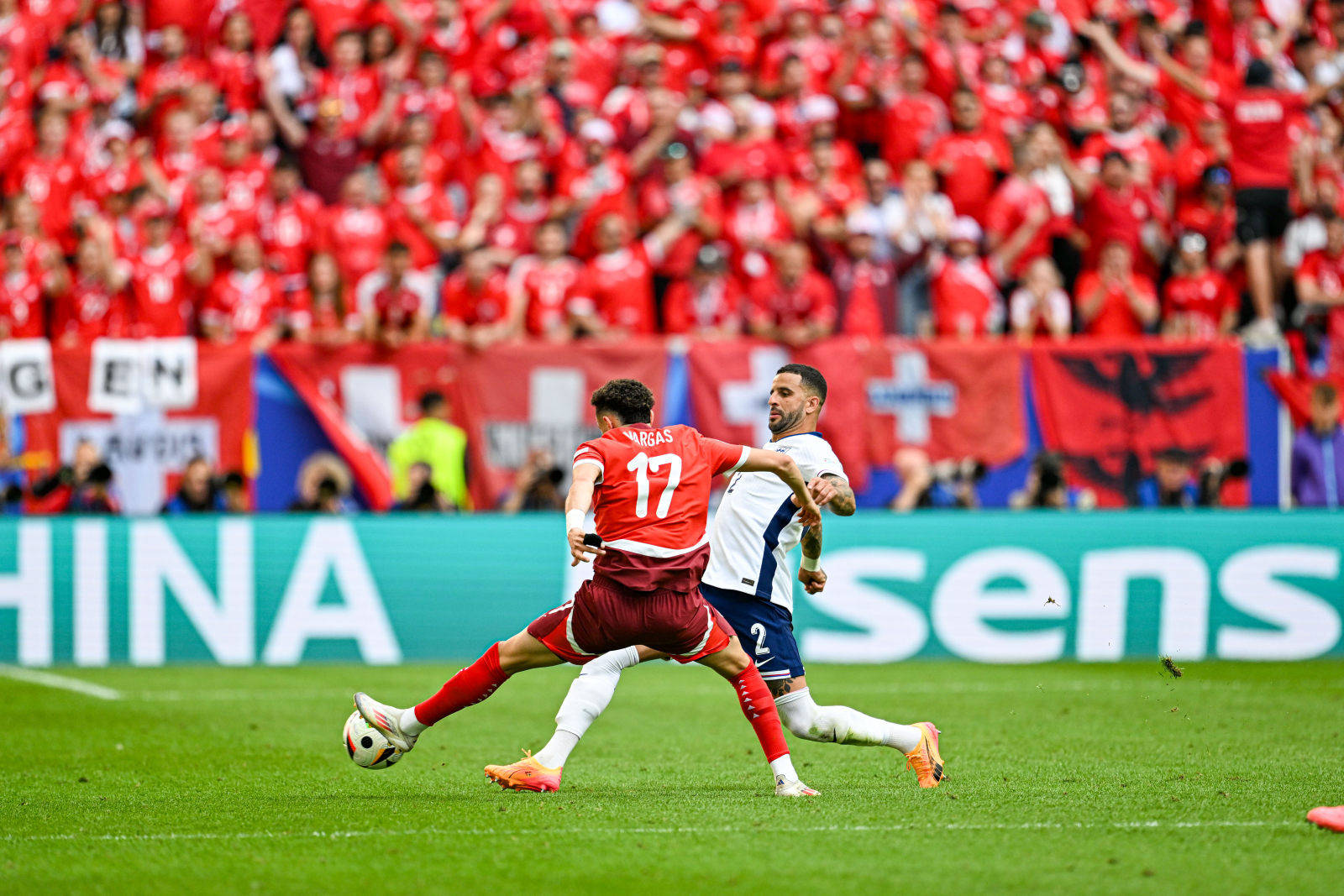 瑞士队在激烈对抗中赢得胜利