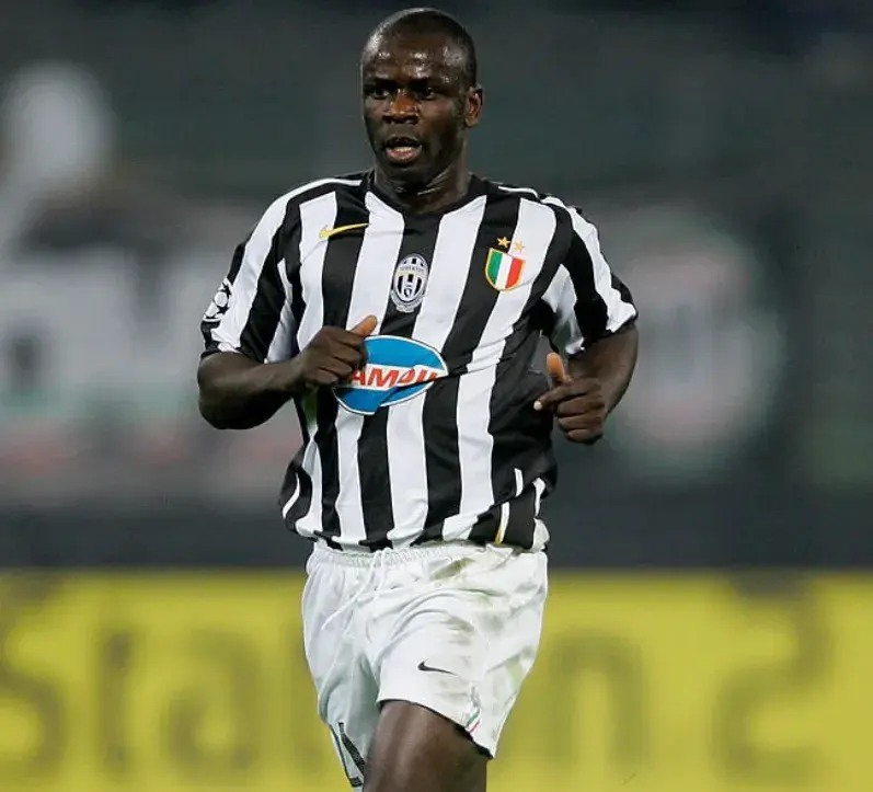 关于瓦伦西亚轻取巴西，范佩西高光表现的信息