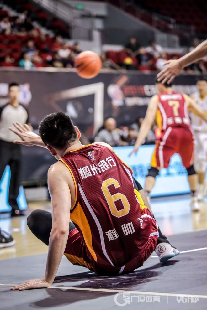 文斯球员训练备战,迎接下场挑战 文斯球员训练备战,迎接下场挑战