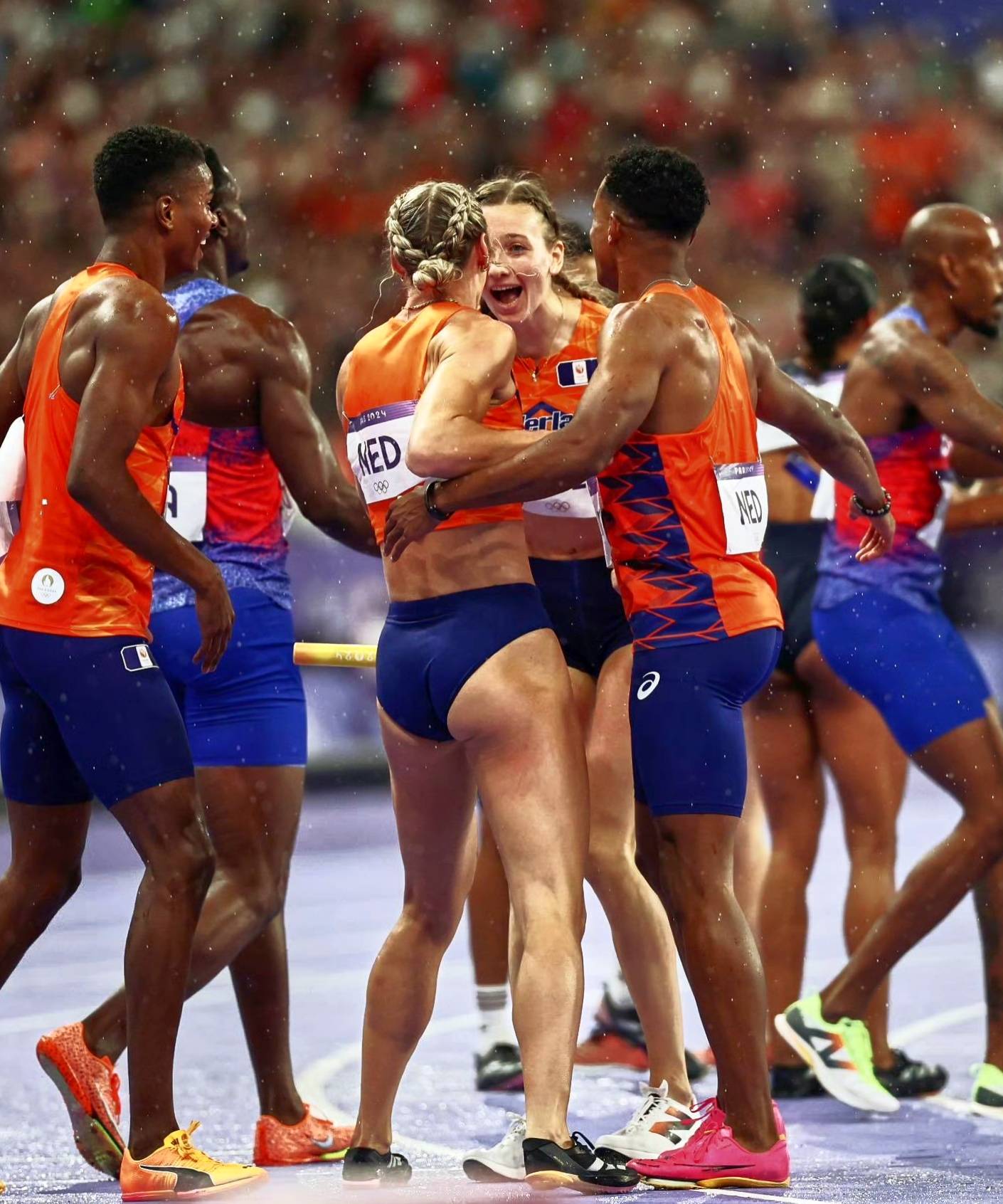 LOL电竞动态-默契配合，技艺高超的运动员在赛场上展现实力的简单介绍