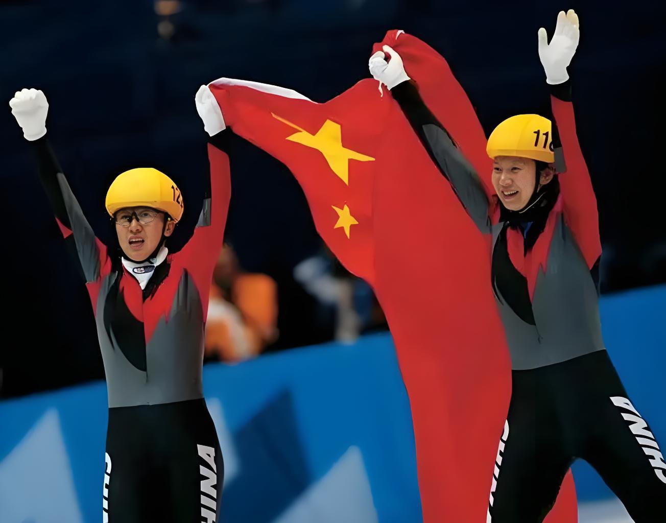 默契配合,技艺高超的运动员在赛场上展现实力的简单介绍 默契配合,技艺高超的运动员在赛场上展现实力的简单介绍