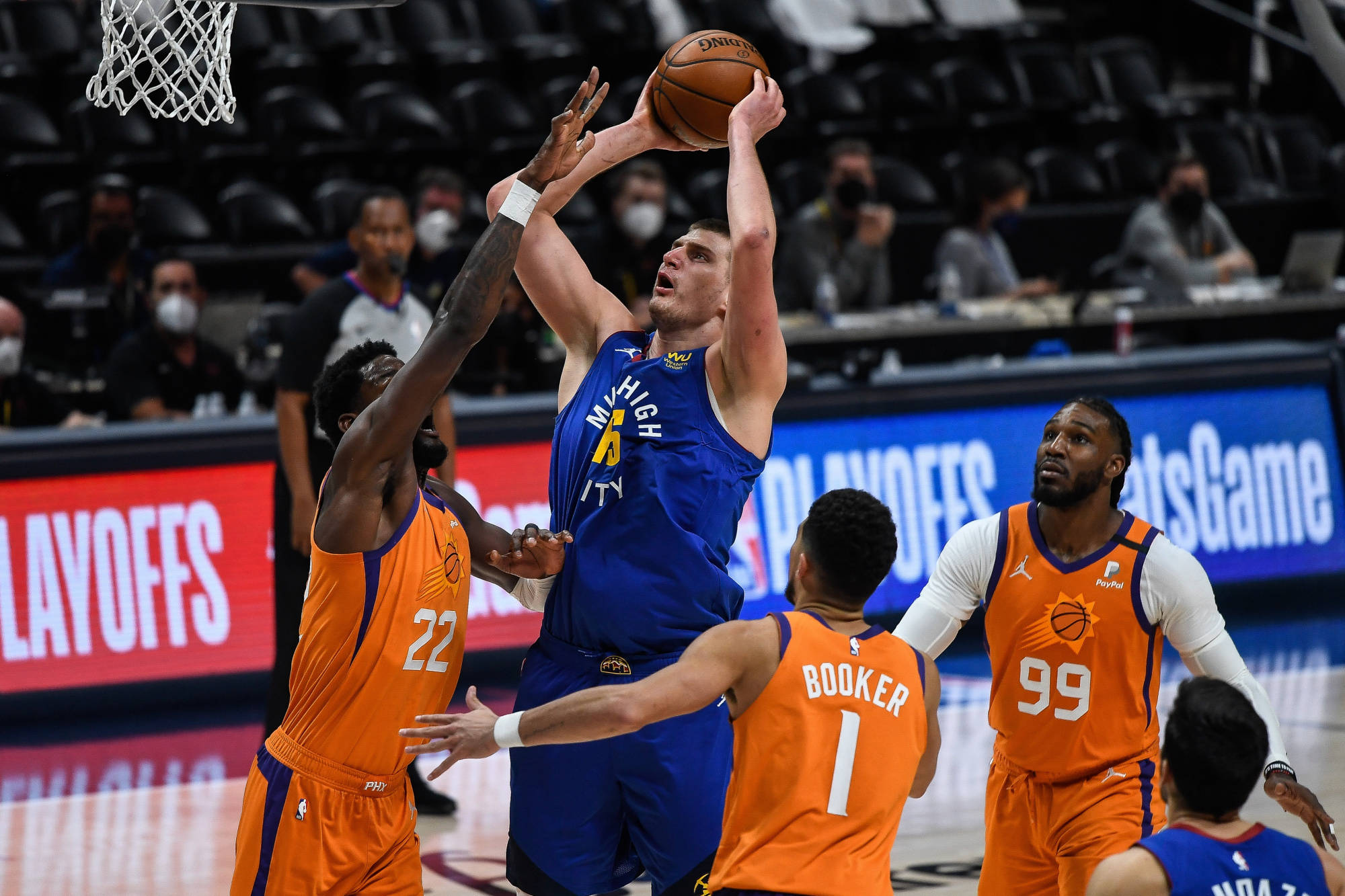 太阳完胜深圳队，浓眉哥高光表现