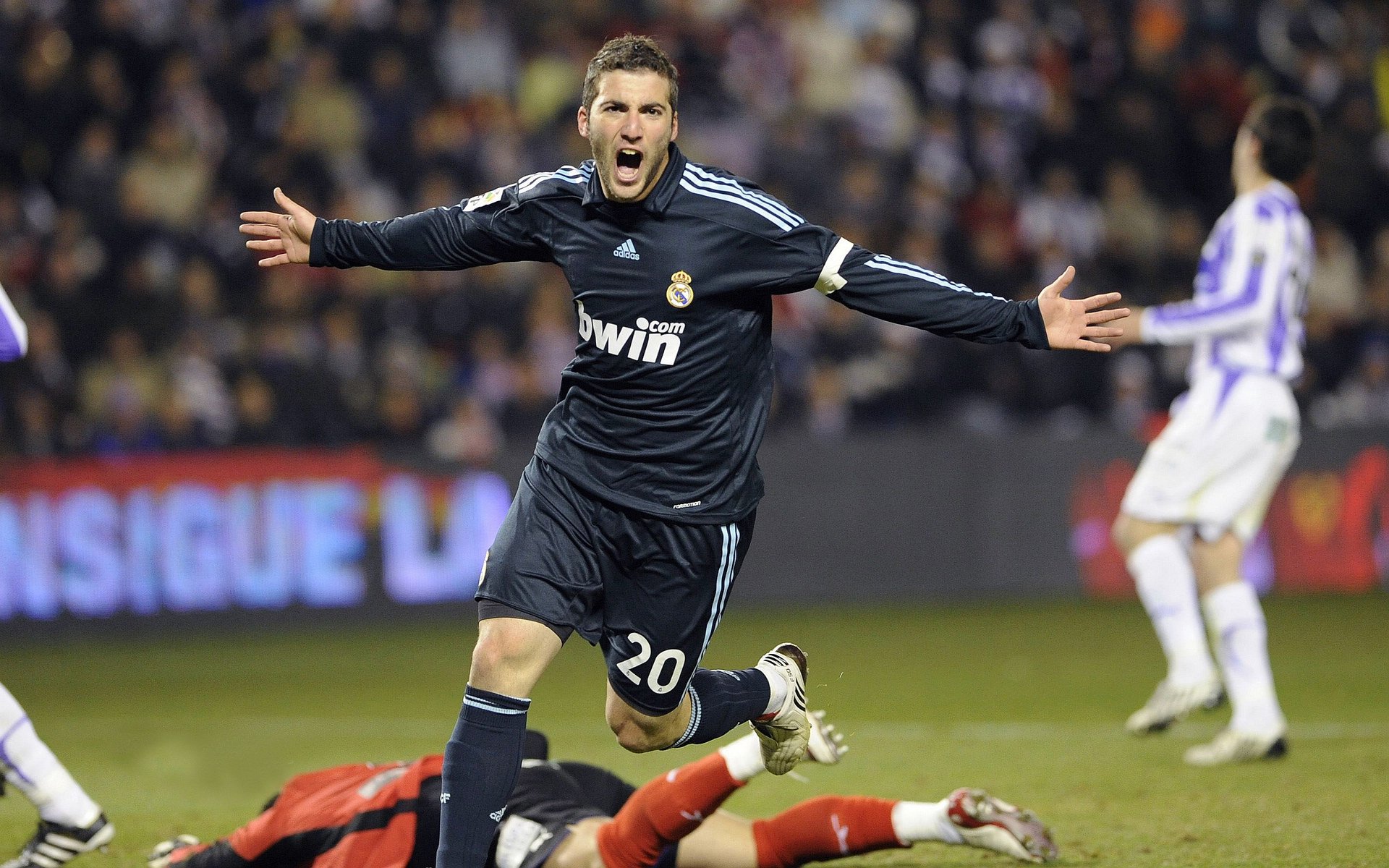 黄潜与红白之争,当北欧巨兽的关键节点得分改写西甲格局